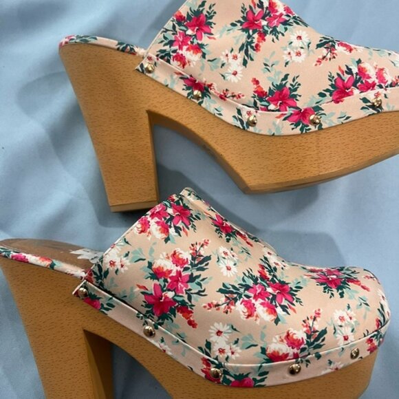 Report Cream Floral Heels with Chunky Wooden Heel - Picture 1 of 9